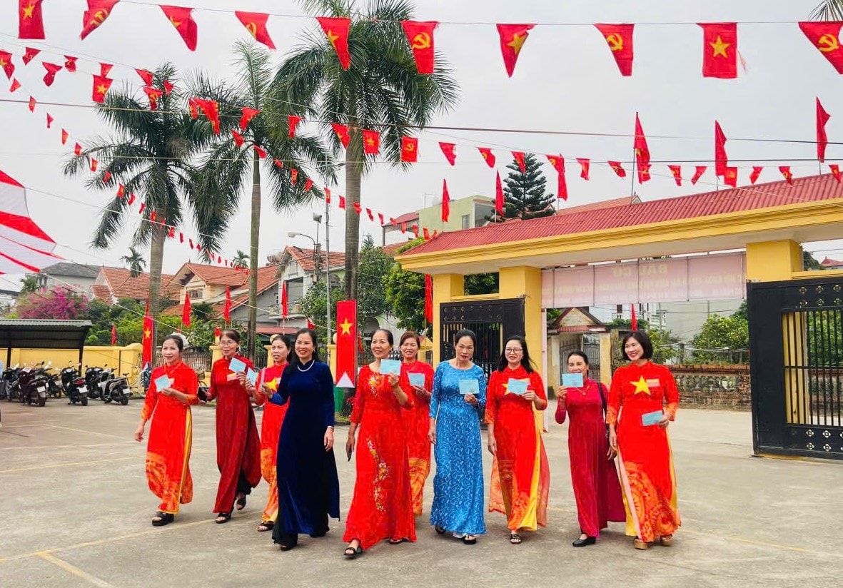 Tiếp tục đẩy mạnh tuyên truyền kết quả cuộc bầu cử tại xã Tiến Thắng- Ảnh 5.