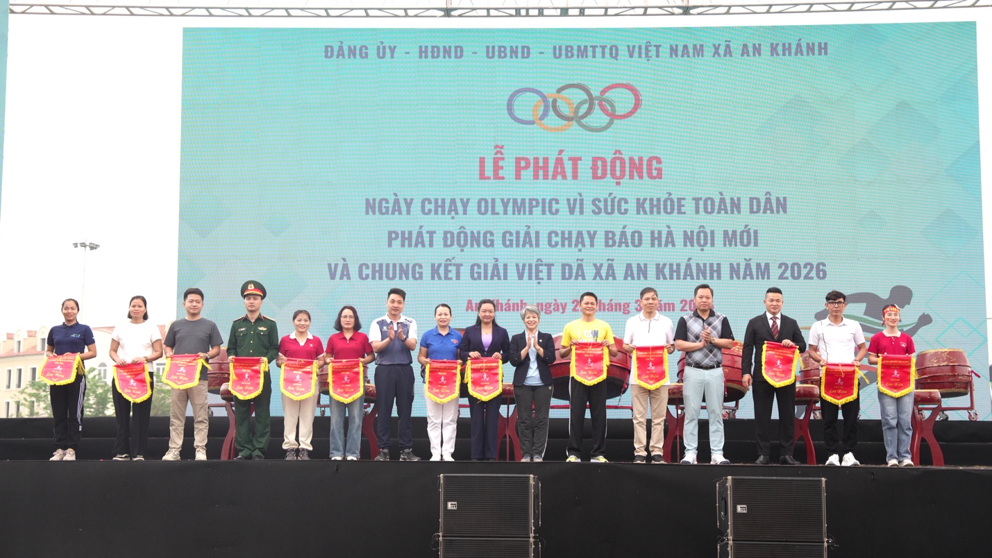 An Khánh sôi nổi trong Ngày chạy Olympic vì sức khỏe toàn dân, chào mừng kỷ niệm 80 năm Ngày truyền thống Ngành Thể dục thể thao Việt Nam (27/3/1946 - 27/3/2026)- Ảnh 3.