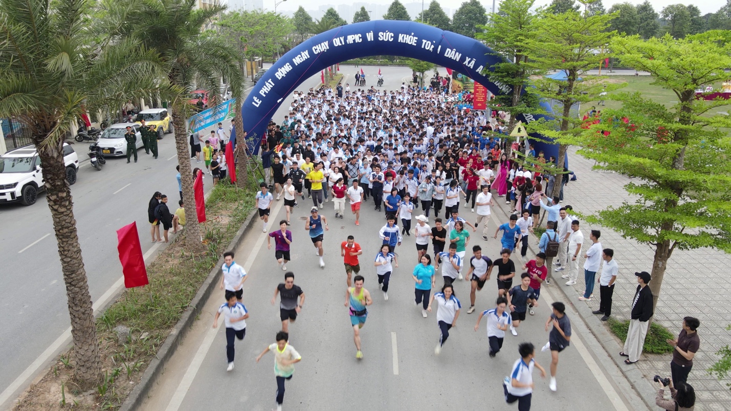 An Khánh sôi nổi trong Ngày chạy Olympic vì sức khỏe toàn dân, chào mừng kỷ niệm 80 năm Ngày truyền thống Ngành Thể dục thể thao Việt Nam (27/3/1946 - 27/3/2026)- Ảnh 5.