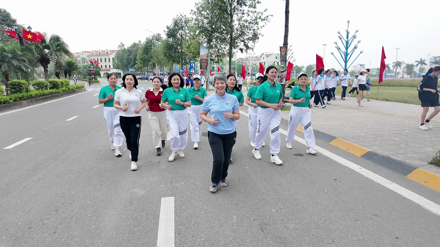 An Khánh sôi nổi trong Ngày chạy Olympic vì sức khỏe toàn dân, chào mừng kỷ niệm 80 năm Ngày truyền thống Ngành Thể dục thể thao Việt Nam (27/3/1946 - 27/3/2026)- Ảnh 6.