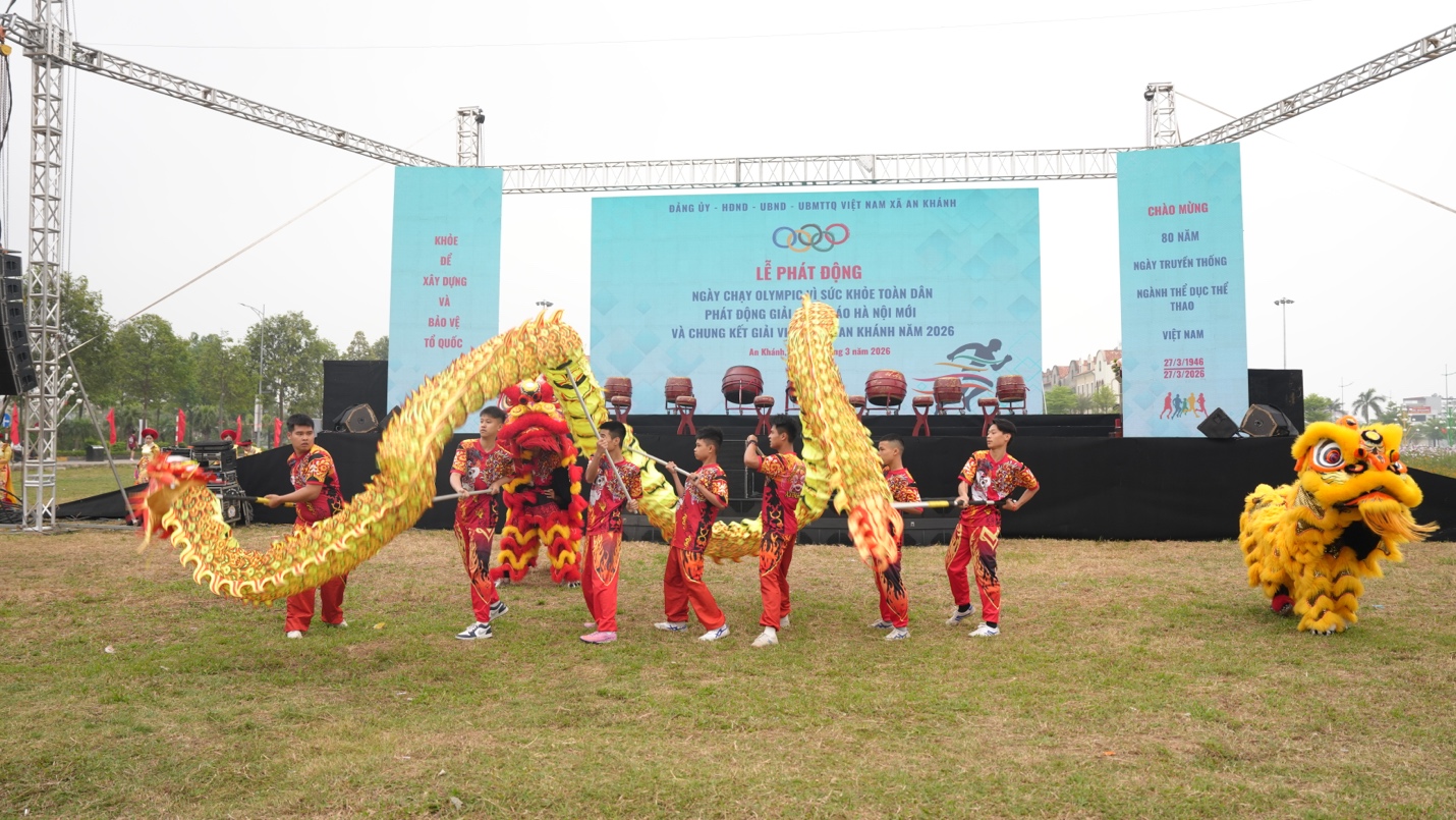 An Khánh sôi nổi trong Ngày chạy Olympic vì sức khỏe toàn dân, chào mừng kỷ niệm 80 năm Ngày truyền thống Ngành Thể dục thể thao Việt Nam (27/3/1946 - 27/3/2026)- Ảnh 7.
