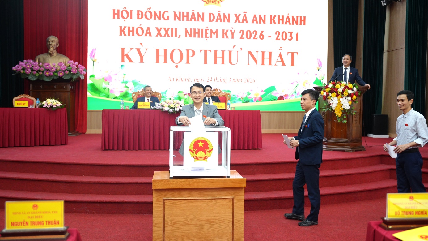 Kỳ họp thứ nhất Hội đồng nhân dân xã An Khánh khóa XXII- Ảnh 10.