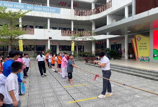 HỌC SINH TRƯỜNG TIỂU HỌC TRẦN PHÚ SÔI NỔI THAM GIA NGÀY HỘI THIẾU NHI VUI KHOẺ- TIẾN BƯỚC LÊN ĐOÀNLỄ KẾT NẠP ĐỘI VIÊN MỚI NĂM HỌC: 2025-2026- Ảnh 8.