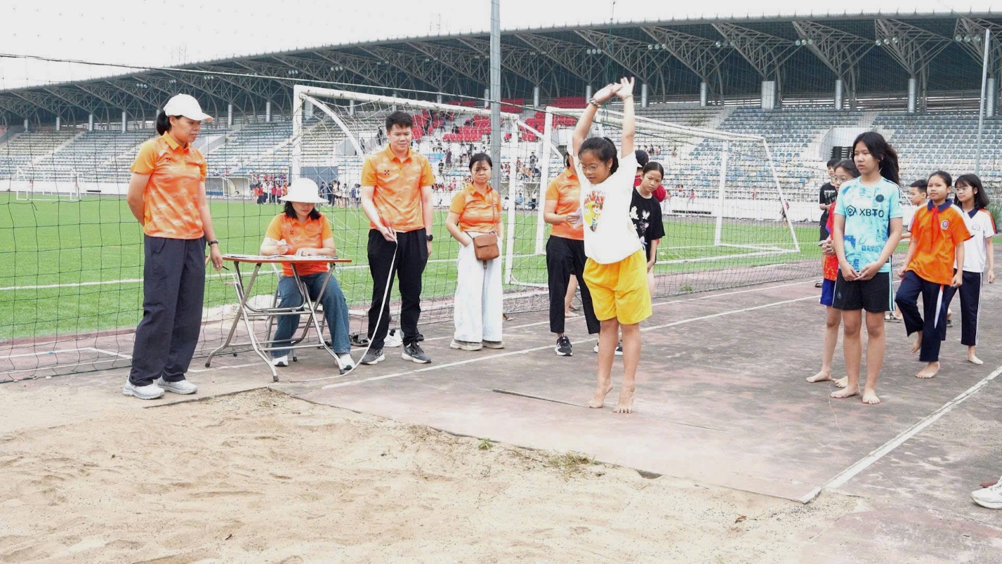 Hoài Đức: Sôi nổi Giải thể thao học sinh phổ thông năm học 2025 – 2026 - Sân chơi của tinh thần trẻ và khát vọng vươn cao- Ảnh 1.