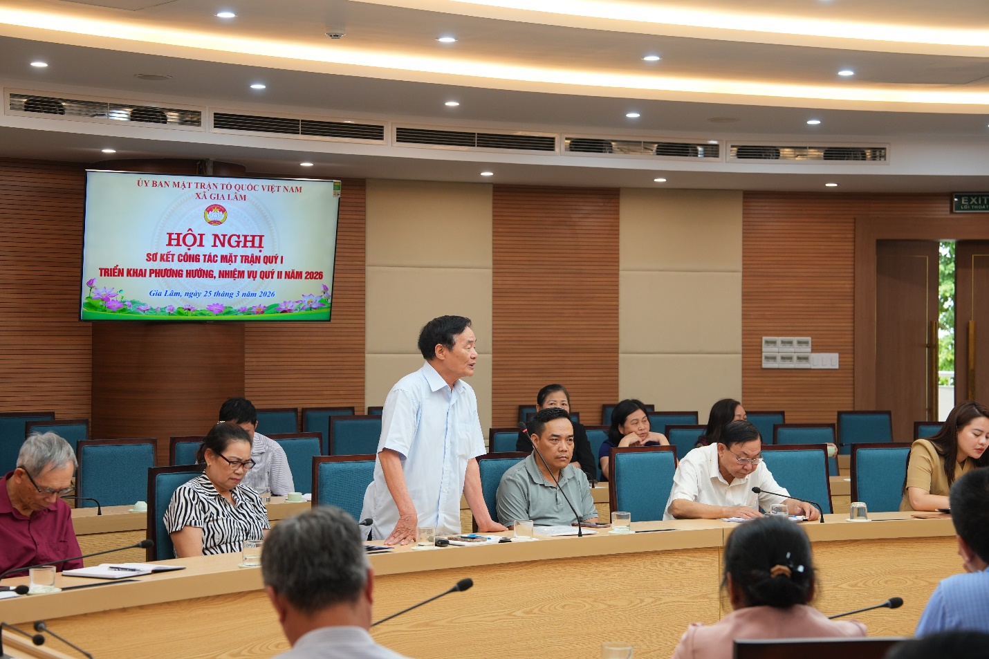 A group of people in a lecture hall