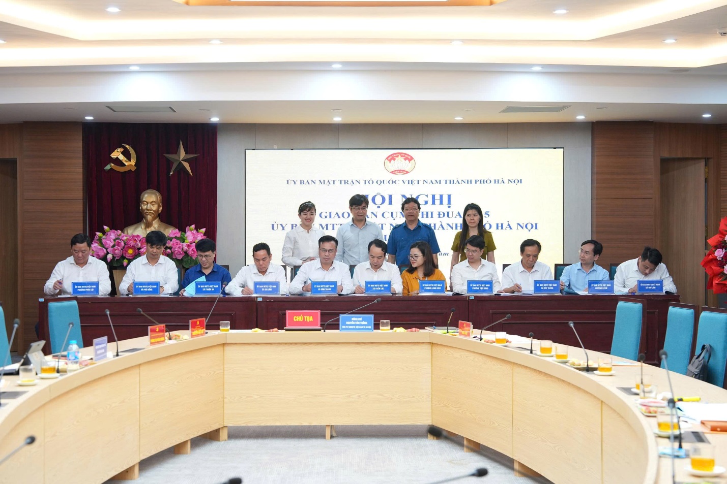 HỘI NGHỊ GIAO BAN VÀ KÝ GIAO ƯỚC THI ĐUA NĂM 2026 CỤM THI ĐUA SỐ 5 – ỦY BAN MTTQ VIỆT NAM THÀNH PHỐ HÀ NỘI- Ảnh 6.