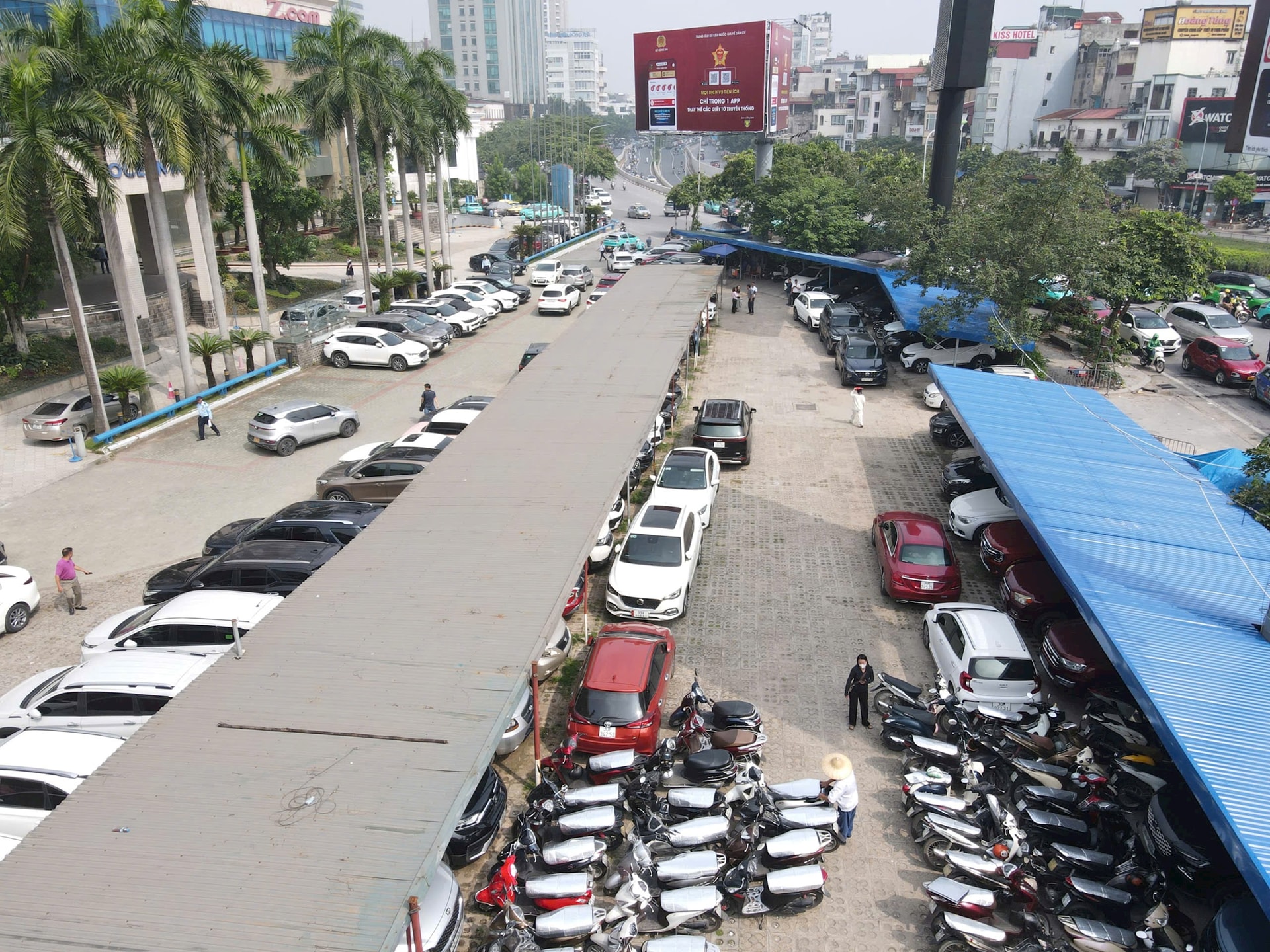 Đầu tư khẩn cấp bãi đỗ xe tai khu vưc loi trên địa bàn 3 phuơng Ba Đinh, Hoan Kiêm và Cưa Nam- Ảnh 1.