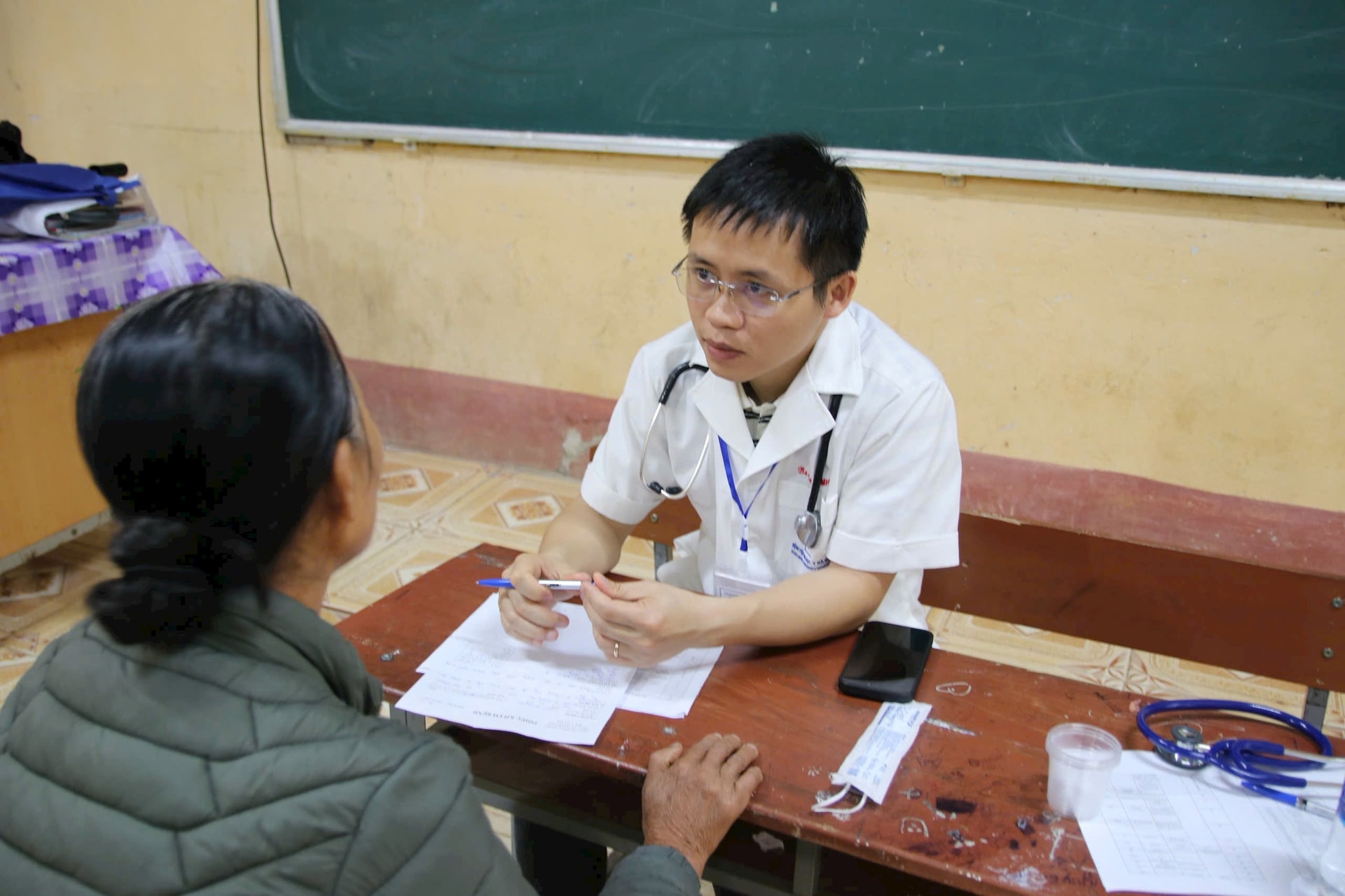 Tuổi trẻ phường Kim Liên lan tỏa yêu thương từ chuyến khám bệnh miễn phí- Ảnh 2.