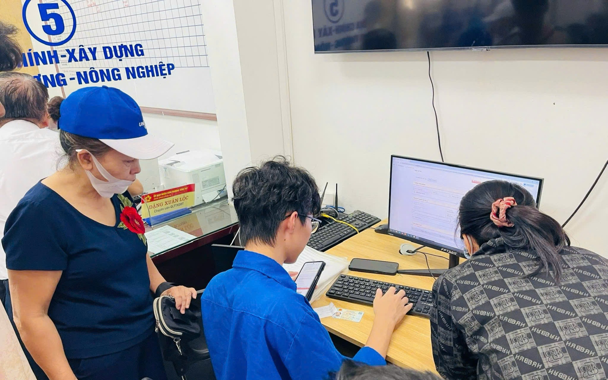 PHƯỜNG VĨNH TUY ĐẨY MẠNH CHUYỂN ĐỔI SỐ, HƯỚNG TỚI XÂY DỰNG CHÍNH QUYỀN SỐ HIỆN ĐẠI