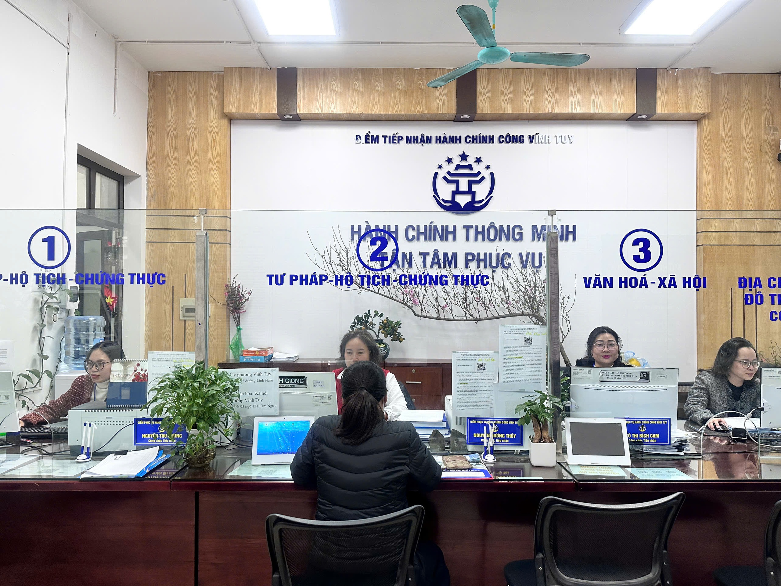 PHƯỜNG VĨNH TUY ĐẨY MẠNH CHUYỂN ĐỔI SỐ, HƯỚNG TỚI XÂY DỰNG CHÍNH QUYỀN SỐ HIỆN ĐẠI- Ảnh 1.