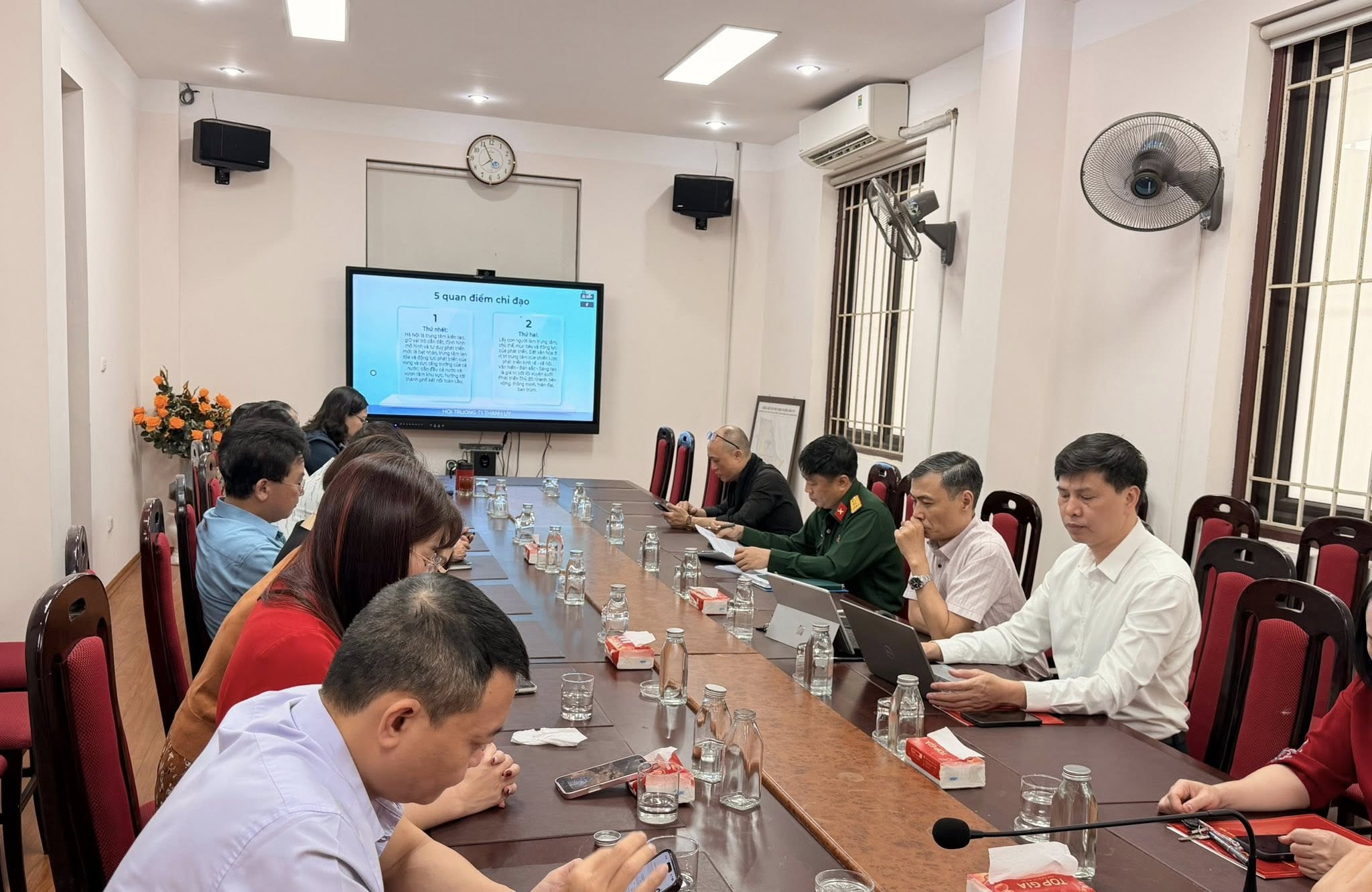 PHƯỜNG VĨNH TUY TỔ CHỨC HỘI NGHỊ TRỰC TUYẾN QUÁN TRIỆT NGHỊ QUYẾT SỐ 02-NQ/TW CỦA BỘ CHÍNH TRỊ - Ảnh 3.