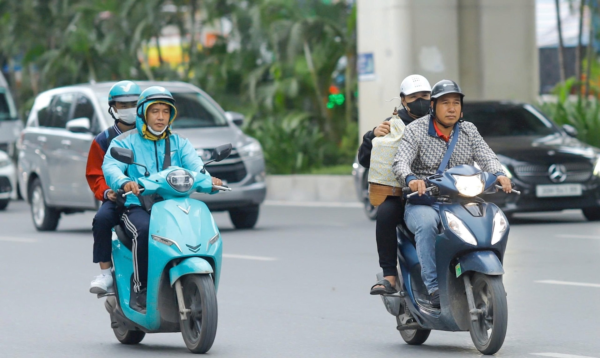 Chuyển đổi giao thông xanh góp phần giải bài toán môi trường của Thủ đô- Ảnh 1.