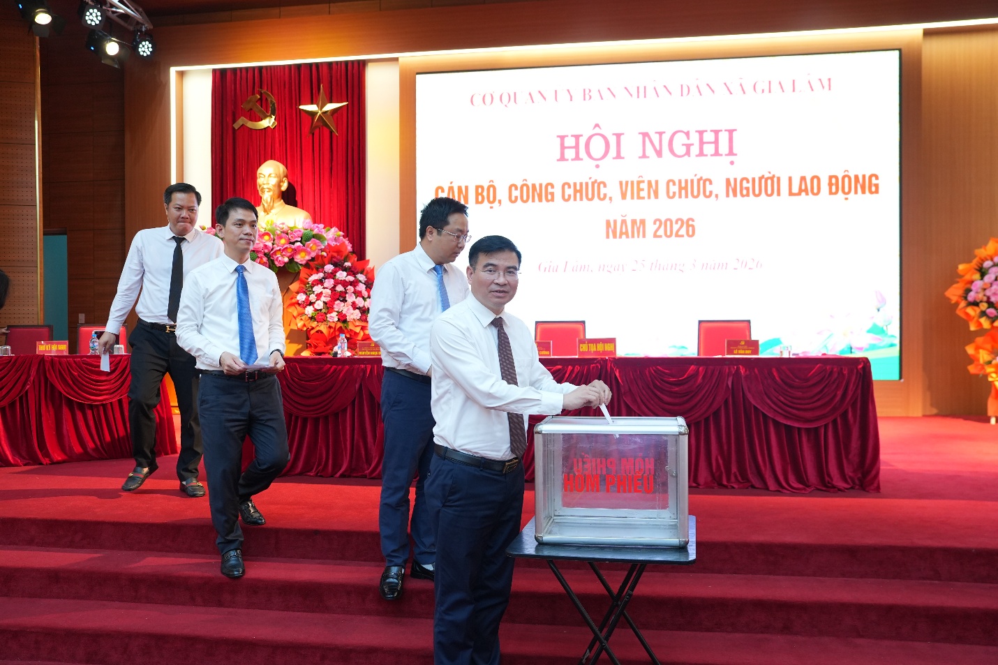 UBND XÃ GIA LÂM TỔ CHỨC HỘI NGHỊ CÁN BỘ, CÔNG CHỨC, VIÊN CHỨC, NGƯỜI LAO ĐỘNG NĂM 2026- Ảnh 5.