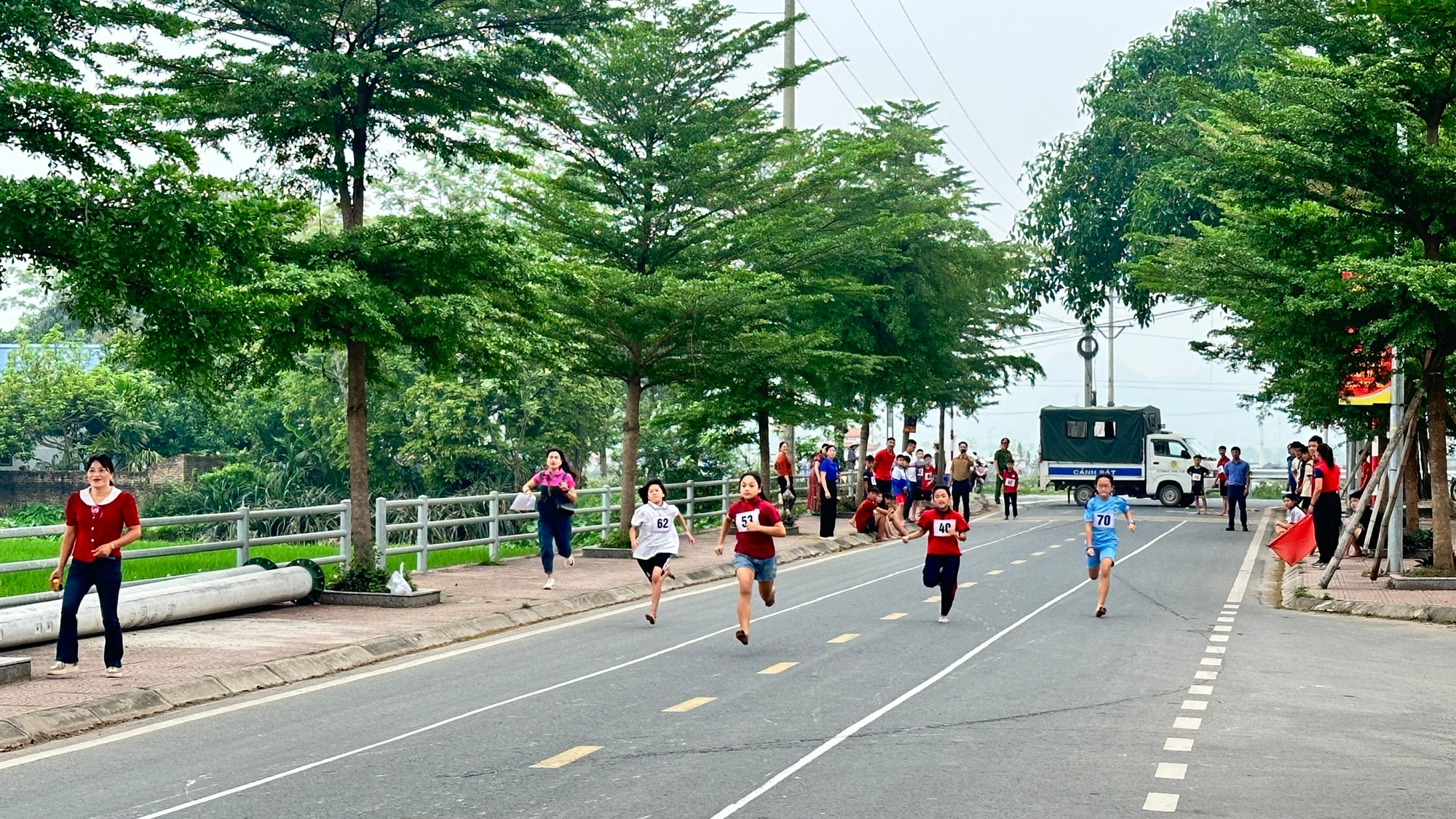 Hồng Sơn khai mạc Giải thể thao học sinh phổ thông năm học 2025-2026- Ảnh 1.