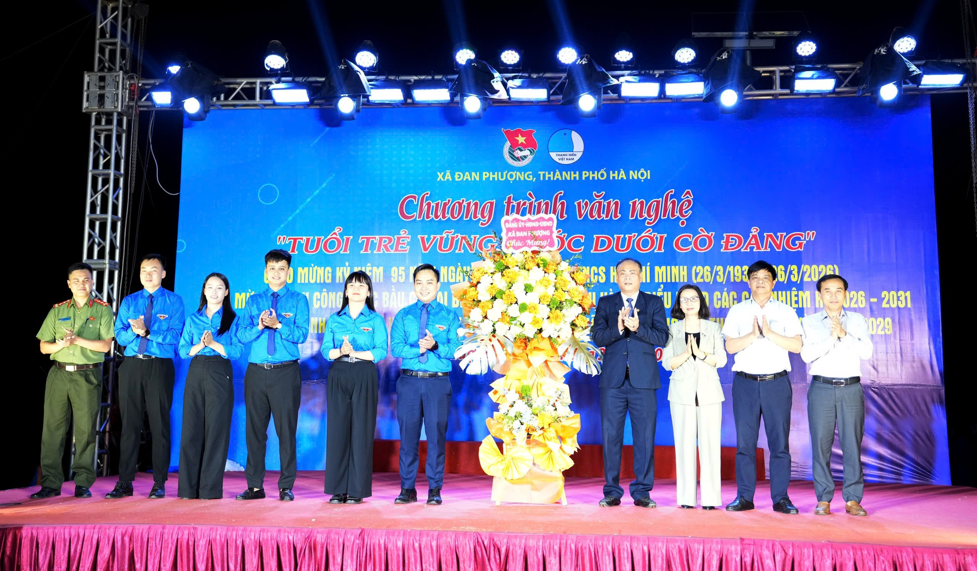 Đặc sắc, ý nghĩa chương trình văn nghệ “Tuổi trẻ vững bước dưới cờ Đảng”- Ảnh 1.