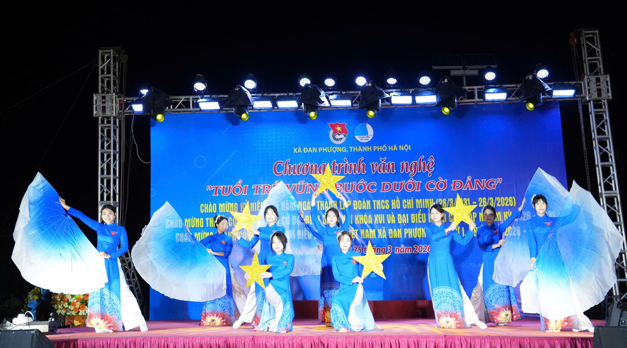 Đặc sắc, ý nghĩa chương trình văn nghệ “Tuổi trẻ vững bước dưới cờ Đảng”- Ảnh 4.