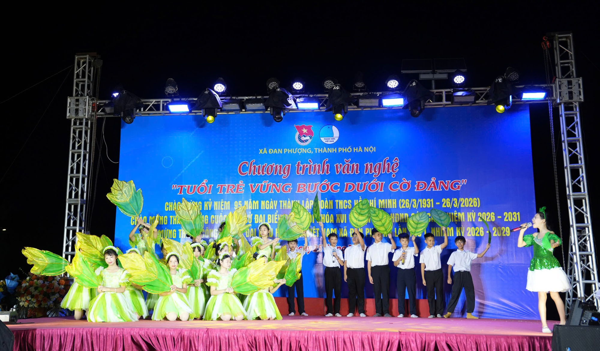 Đặc sắc, ý nghĩa chương trình văn nghệ “Tuổi trẻ vững bước dưới cờ Đảng”- Ảnh 5.