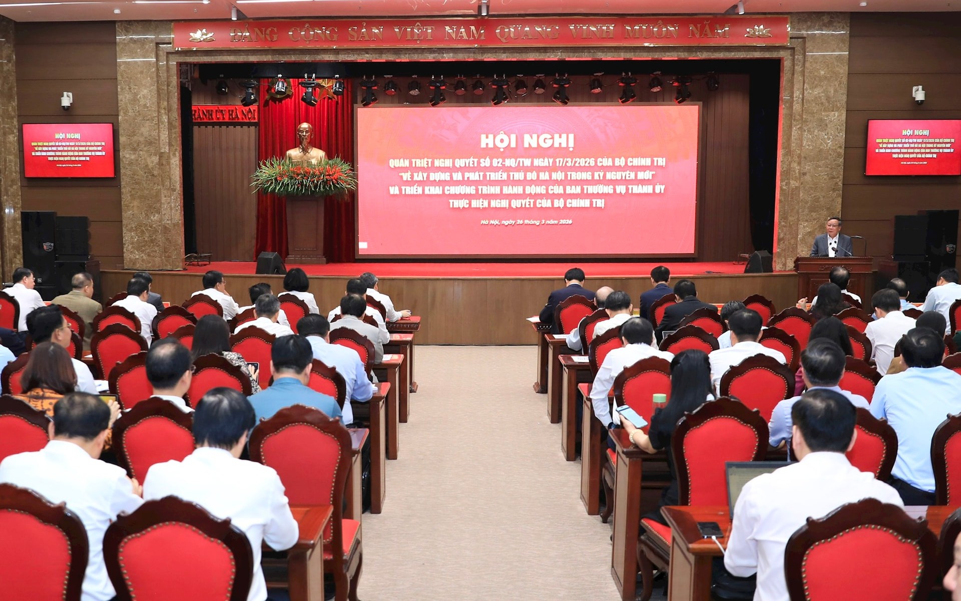 A group of people in a lecture hall  AI-generated content may be incorrect.