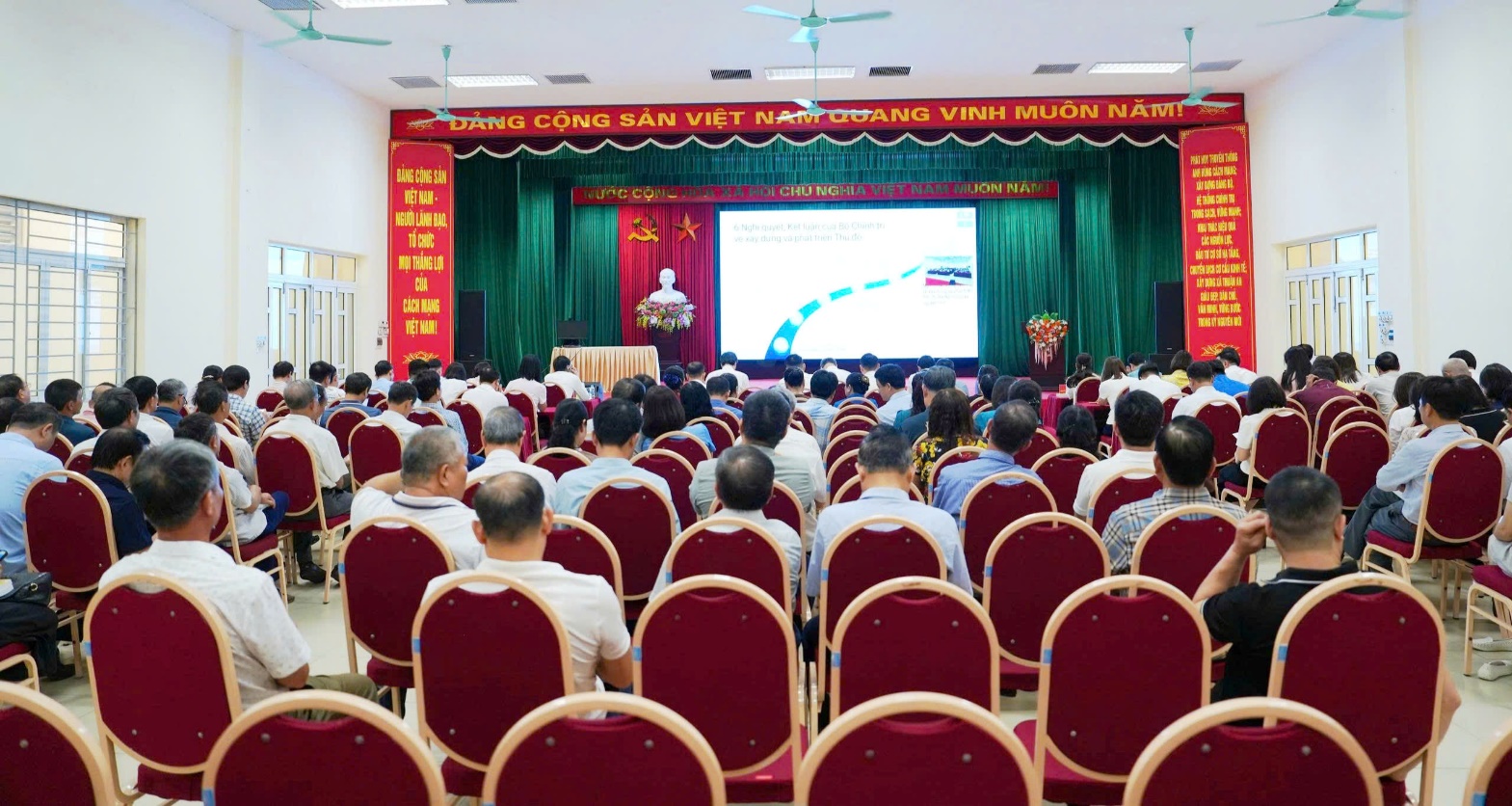 A group of people in a room  AI-generated content may be incorrect.