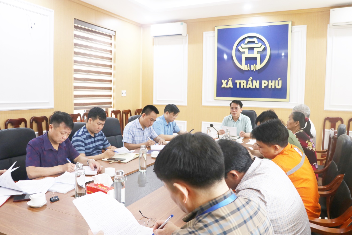 Hội nghị triển khai kế hoạch tổ chức cưỡng chế, buộc khắc phục hậu quả đối với vi phạm hành chính trong lĩnh vực đất đai tại thôn Phú Mỹ xã Trần Phú, thành phố Hà Nội- Ảnh 1.