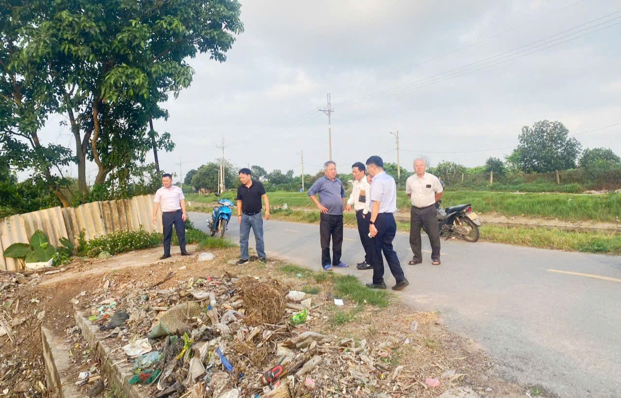 A group of men standing on a road  AI-generated content may be incorrect.