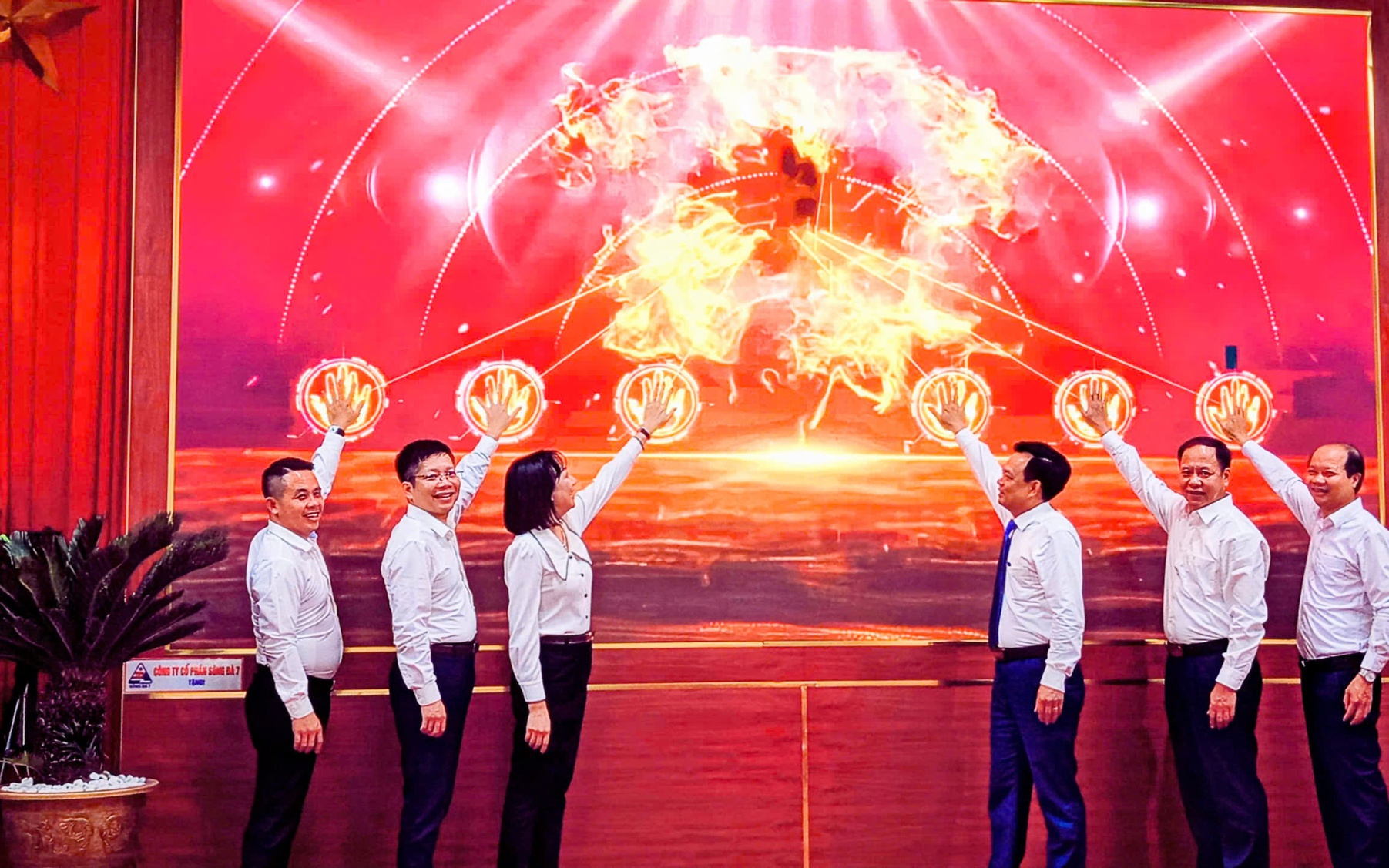 Tam Hưng phát động Cuộc thi chính luận và Hội thi báo cáo viên, tuyên truyền viên giỏi năm 2026