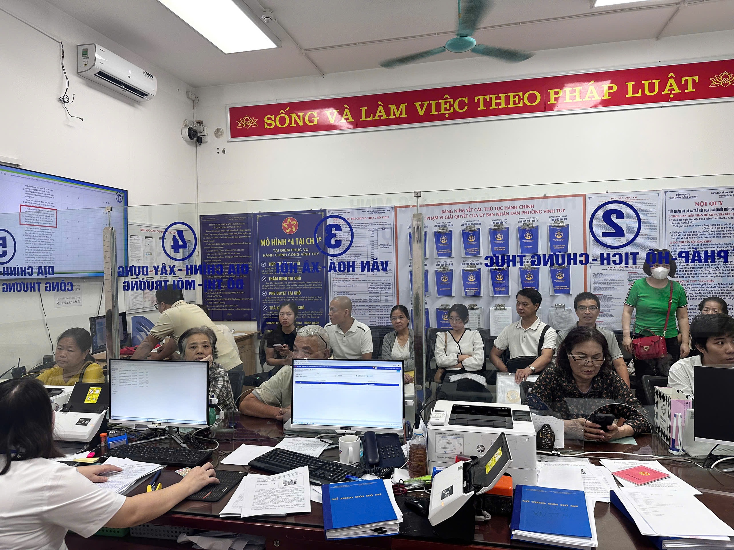 PHƯỜNG VĨNH TUY ĐẨY MẠNH CHUYỂN ĐỔI SỐ, HƯỚNG TỚI XÂY DỰNG CHÍNH QUYỀN SỐ HIỆN ĐẠI- Ảnh 3.