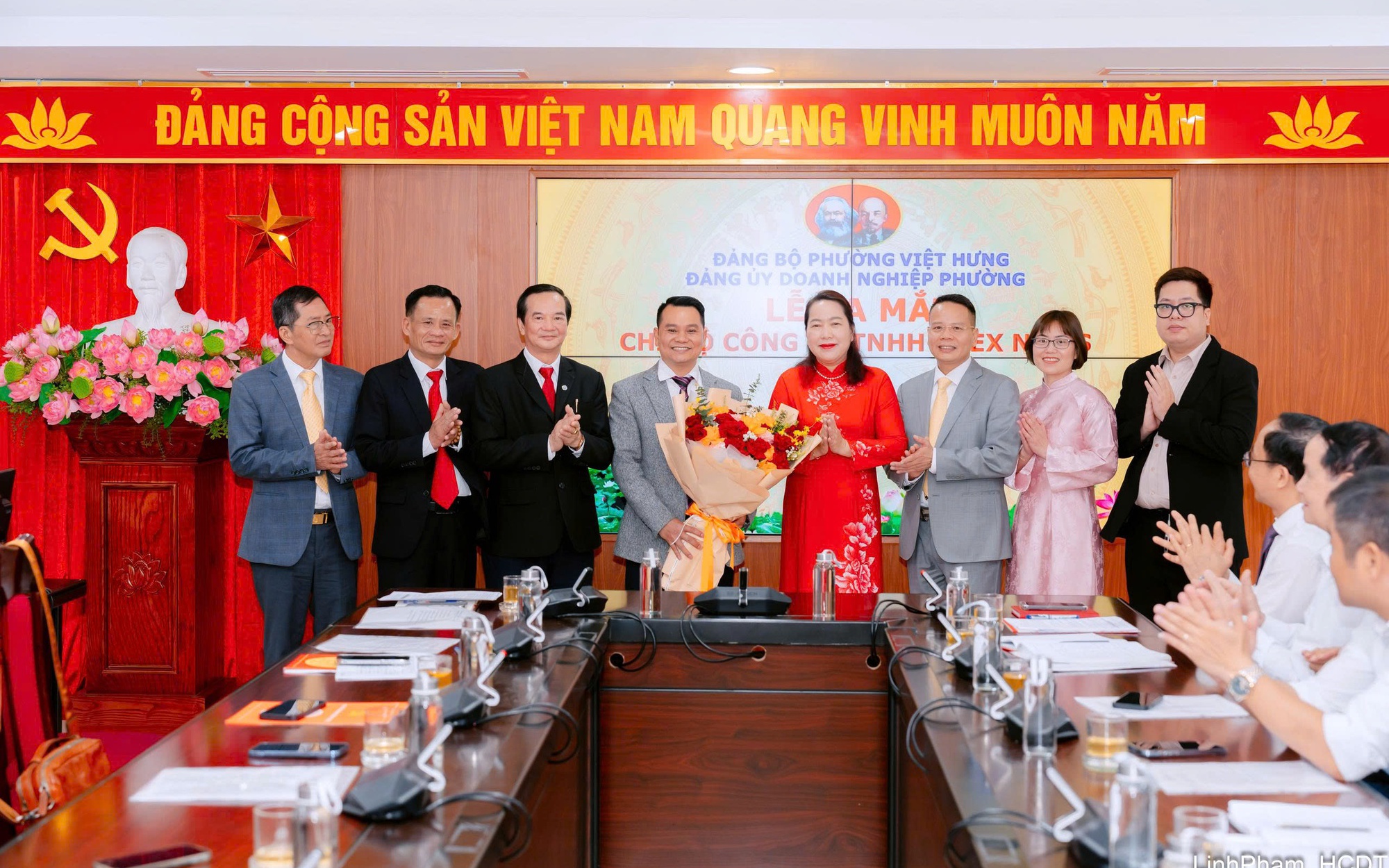 Đảng ủy Doanh nghiệp phường Việt Hưng: Phát triển tổ chức đảng trong khu vực kinh tế tư nhân qua việc thành lập Chi bộ Công ty TNHH Imex News.