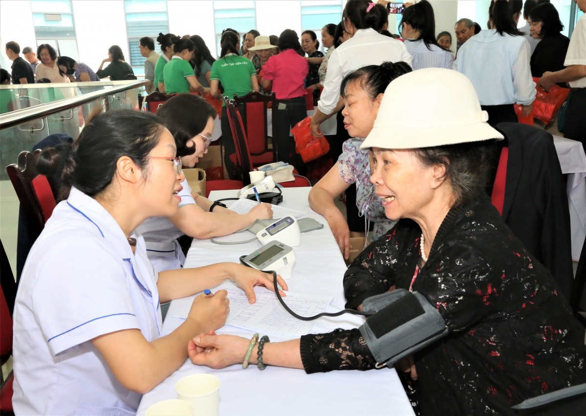 Câu lạc bộ chăm sóc sức khỏe Người cao tuổi (NCT) phường Cầu Giấy: Mô hình đặc biệt của Thủ đô- Ảnh 7.