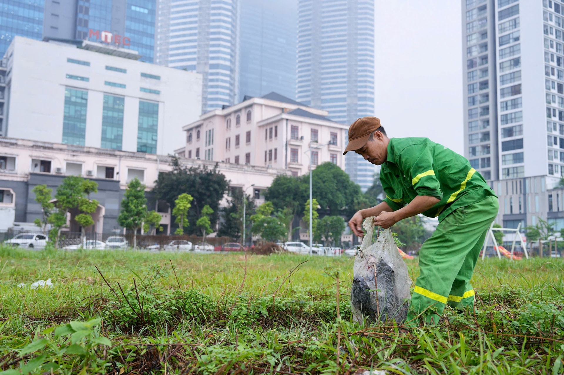 Cầu Giấy: ứng dụng AI vào giám sát đô thị, xử lý “điểm đen” môi trường, - Ảnh 1.
