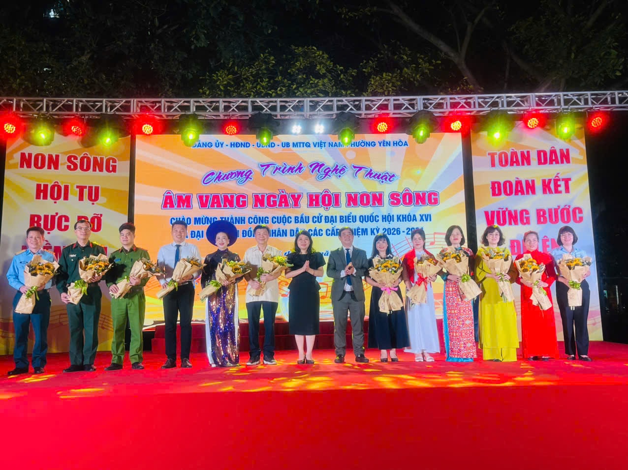 Phường Yên Hòa tổ chức thành công chương trình nghệ thuật “Âm vang ngày hội non sông"- Ảnh 2.
