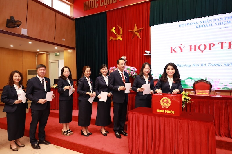 Phường Hai Bà Trưng: Kiện toàn nhân sự chủ chốt HĐND và UBND khoá II- Ảnh 2.