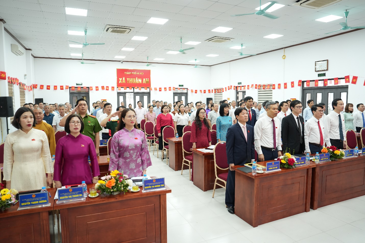 A group of people in a room  AI-generated content may be incorrect.