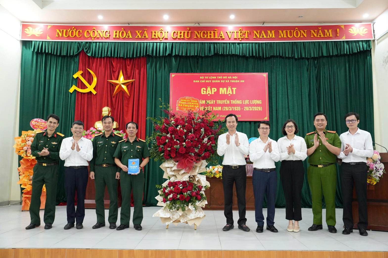 A group of people standing in front of a stage  AI-generated content may be incorrect.