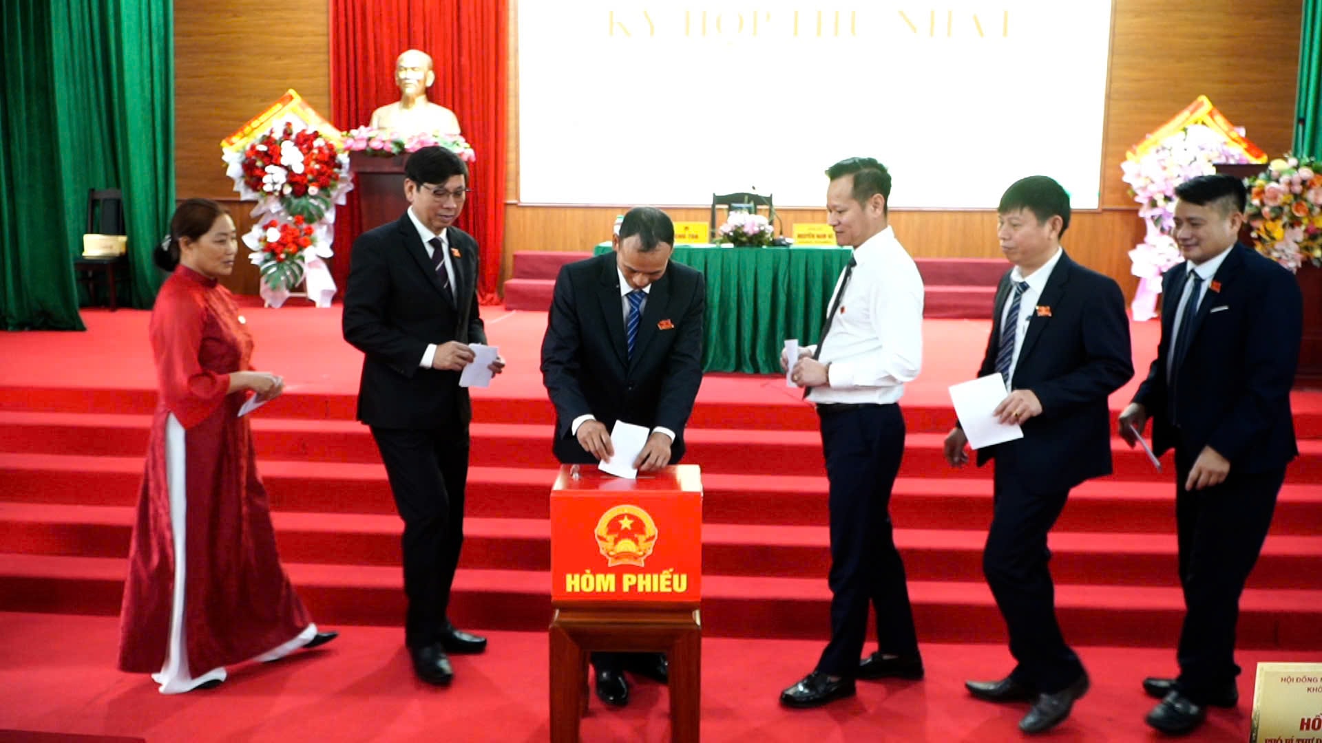 HĐND xã Nội Bài: Kiện toàn các chức danh lãnh đạo chủ chốt- Ảnh 2.