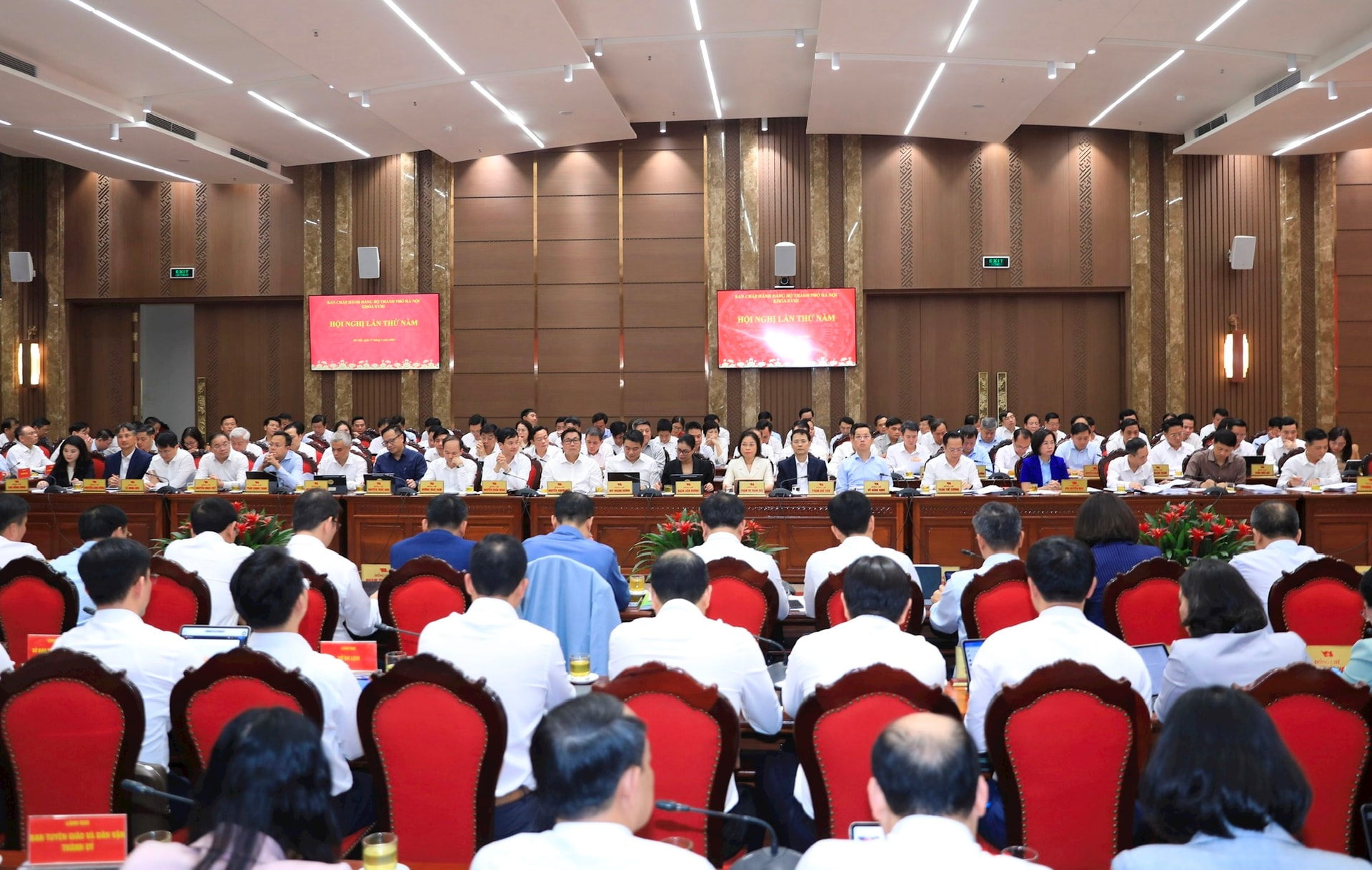 Hội nghị lần thứ năm Ban Chấp hành Đảng bộ TP Hà Nội khóa XVIII bàn thảo các vấn đề phát triển Thủ đô trong kỷ nguyên mới- Ảnh 4.