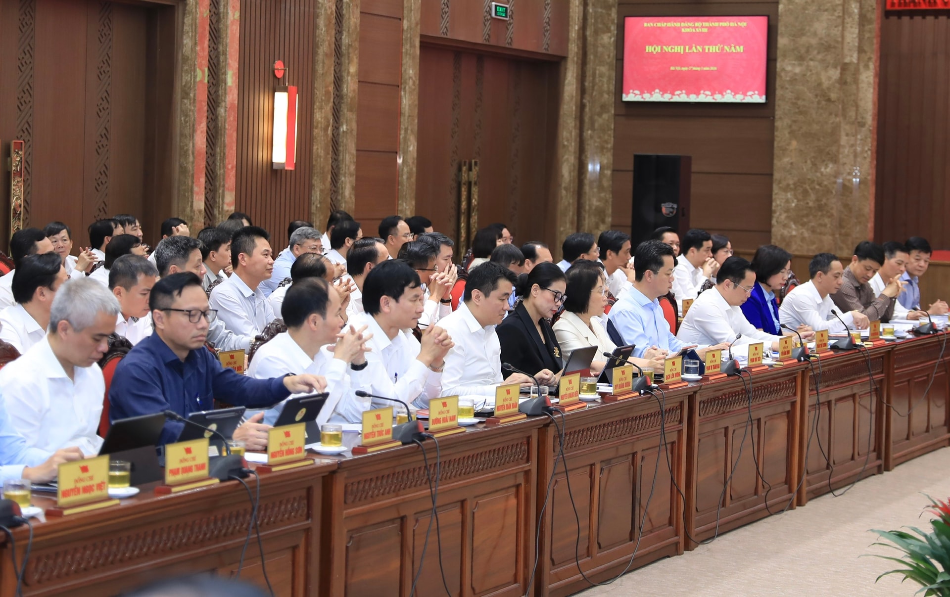 Hội nghị lần thứ năm Ban Chấp hành Đảng bộ TP Hà Nội khóa XVIII bàn thảo các vấn đề phát triển Thủ đô trong kỷ nguyên mới- Ảnh 8.