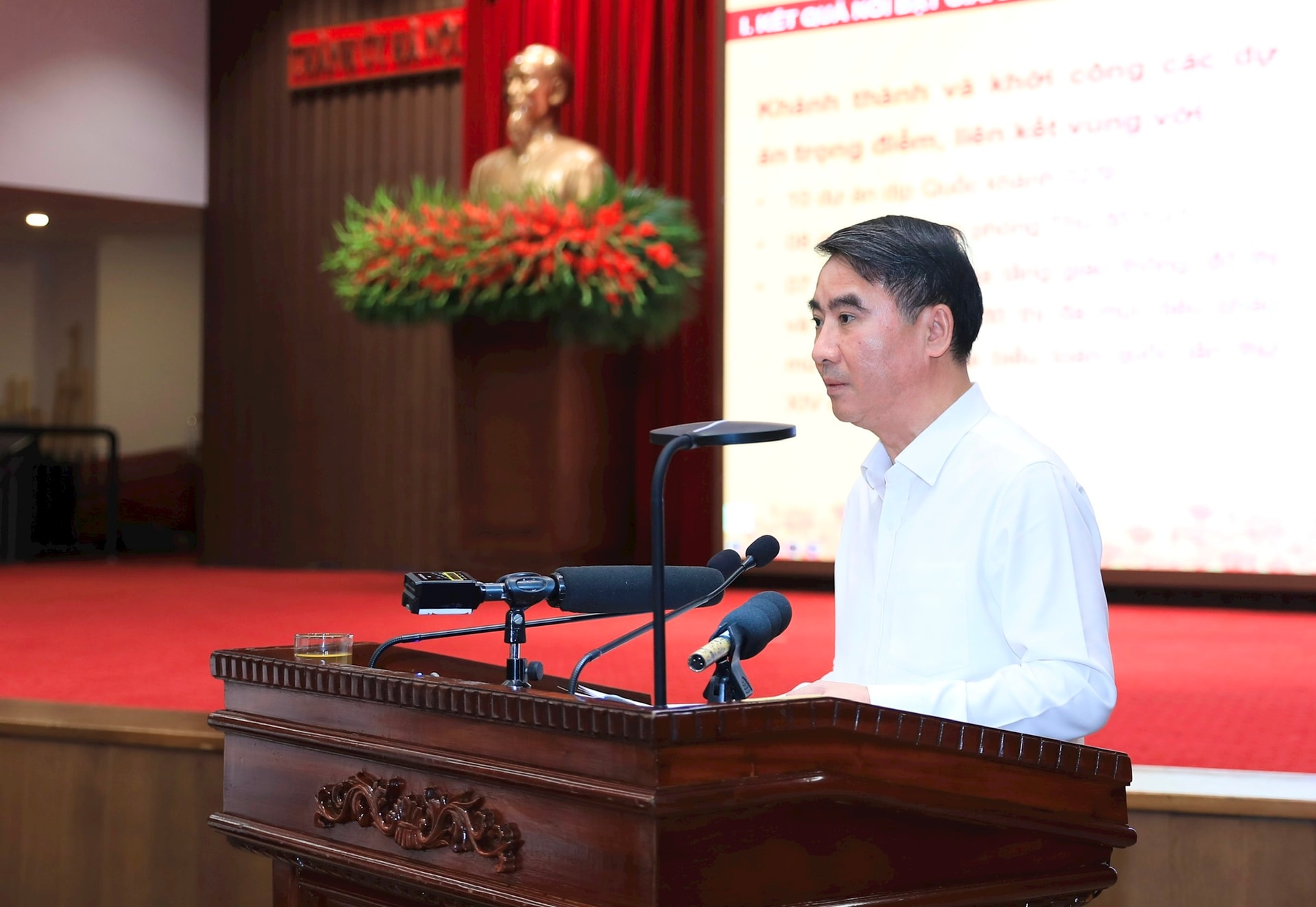 Hội nghị lần thứ năm Ban Chấp hành Đảng bộ TP Hà Nội khóa XVIII bàn thảo các vấn đề phát triển Thủ đô trong kỷ nguyên mới- Ảnh 6.