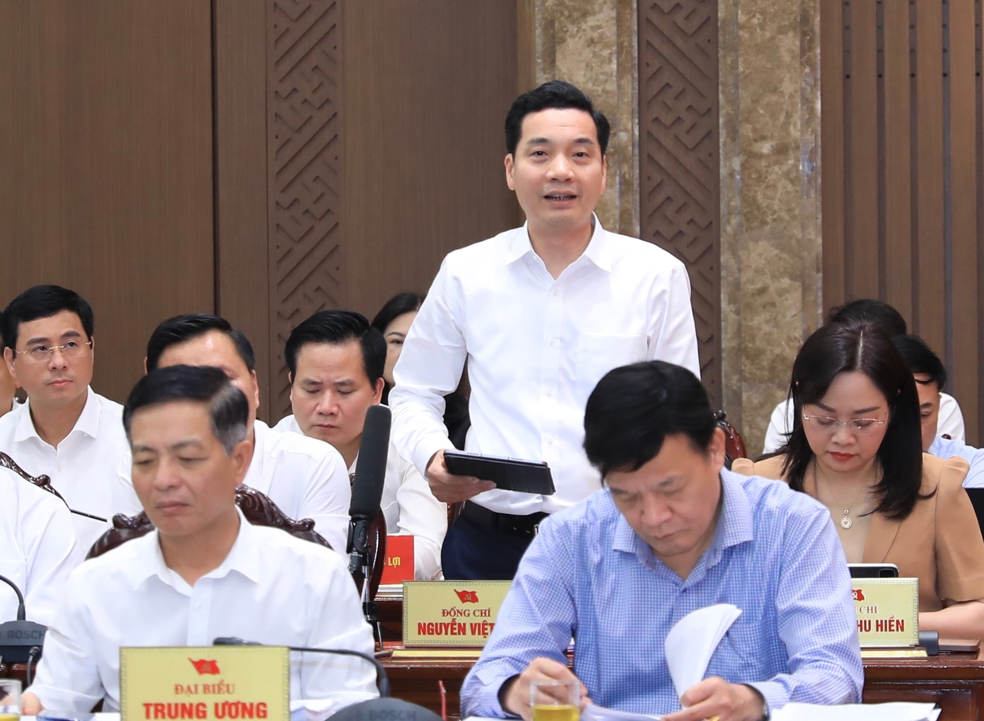 Hội nghị lần thứ năm Ban Chấp hành Đảng bộ TP Hà Nội khóa XVIII bàn thảo các vấn đề phát triển Thủ đô trong kỷ nguyên mới- Ảnh 11.