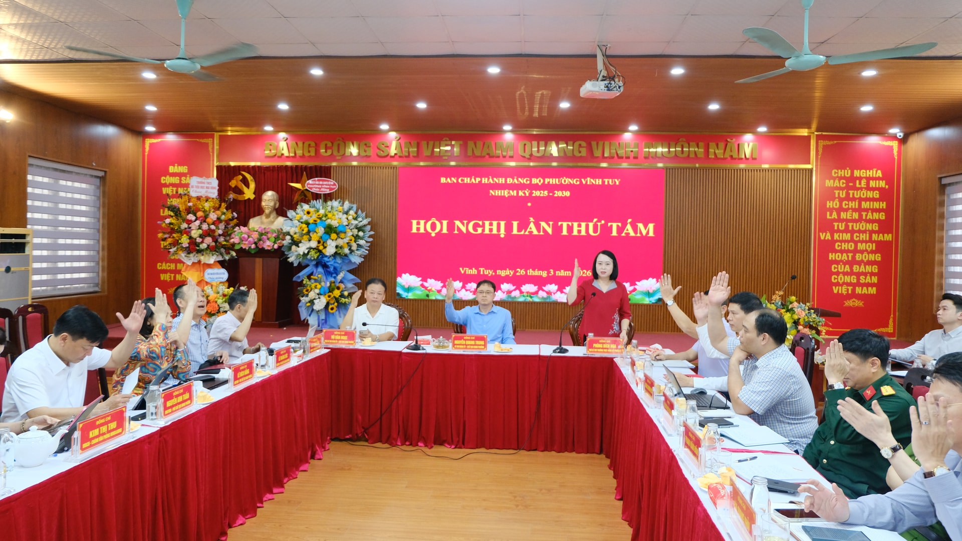 Đảng bộ phường Vĩnh Tuy quyết liệt tháo gỡ "điểm nghẽn" hạ tầng, phát triển kinh tế bền vững- Ảnh 4.