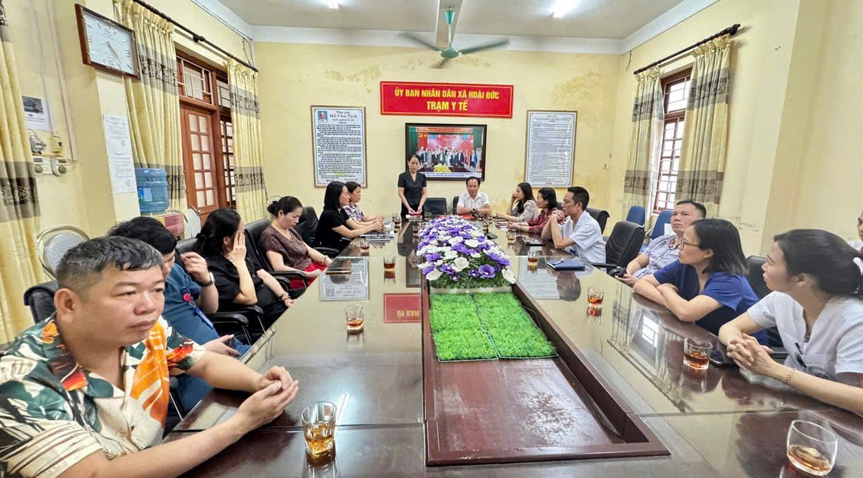 Bệnh viện Đa khoa Hoài Đức và Trạm Y tế xã Hoài Đức ký kết hợp tác toàn diện trong công tác khám, chữa bệnh và hỗ trợ chuyên môn- Ảnh 1.