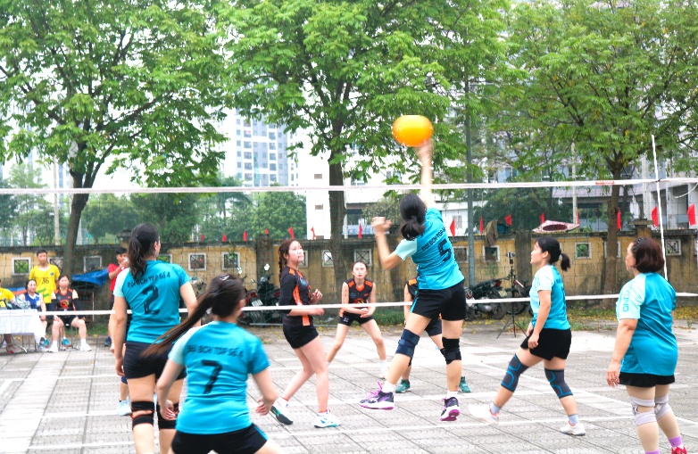 Sôi nổi Giải bóng chuyền hơi phường Yên Sở năm 2026: Lan tỏa phong trào thể dục thể thao quần chúng- Ảnh 2.