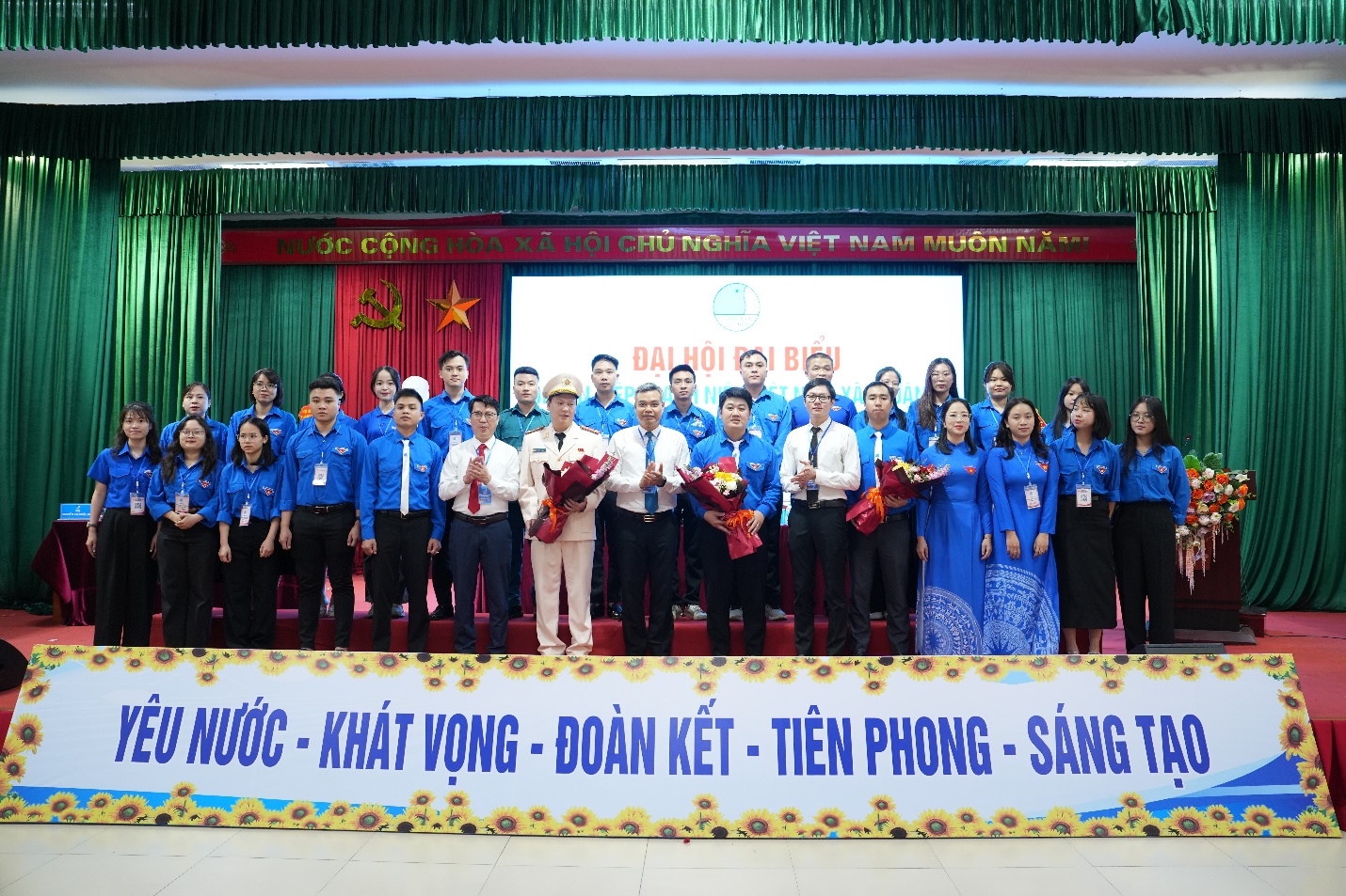 A group of people standing on a stage  AI-generated content may be incorrect.