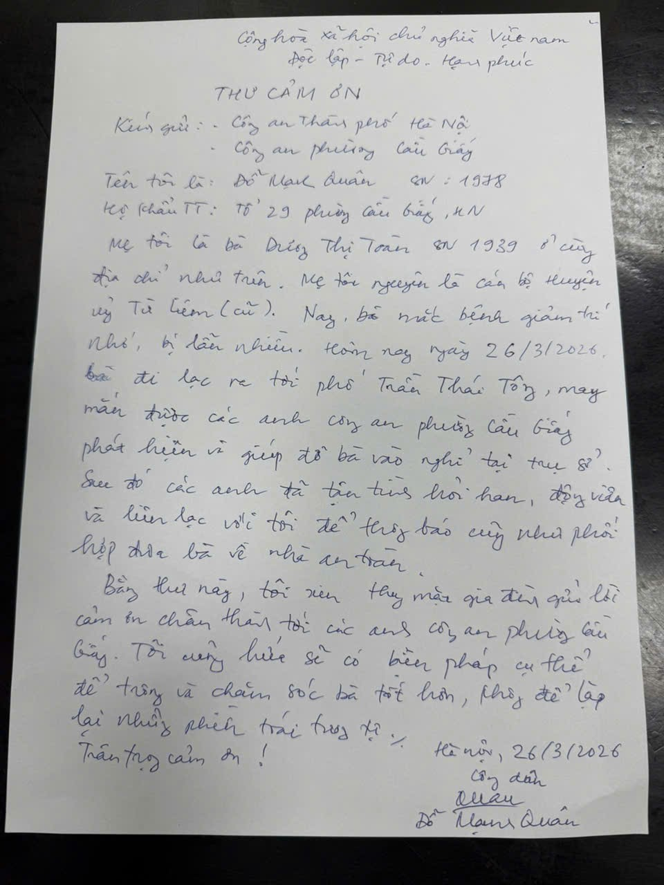 Công an phường Cầu giấy giúp đỡ cụ bà đi lạc trở về với gia đình- Ảnh 2.