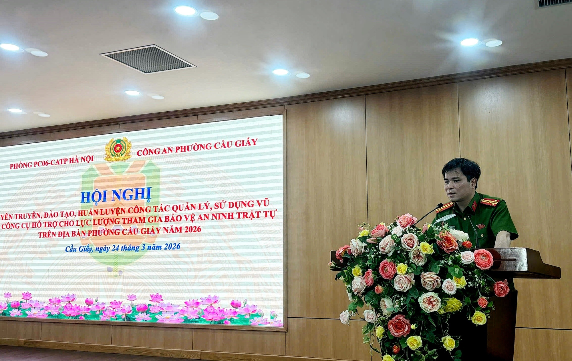 Công an phường Cầu Giấy tổ chức Hội nghị tuyên truyền, đào tạo, huấn luyện công tác quản lý, sử dụng vũ khí, công cụ hỗ trợ cho lực lượng tham gia bảo vệ ANTT trên địa bàn phường- Ảnh 2.