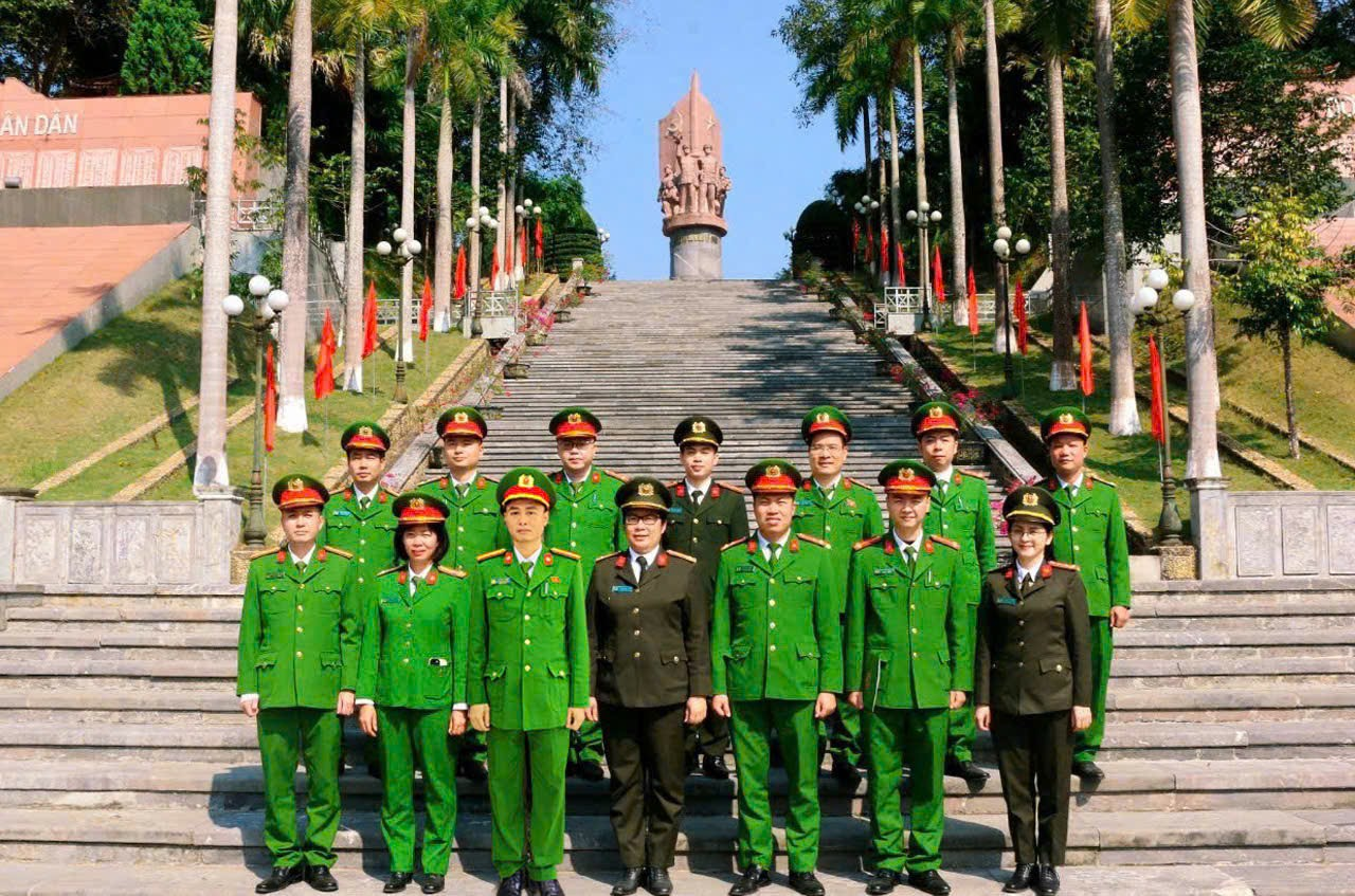 Đoàn thanh niên - Hội phụ nữ Công an phường Cầu Giấy tổ chức sinh hoạt chính trị tại địa chỉ đỏ "Nha Công an Trung ương"- Ảnh 1.