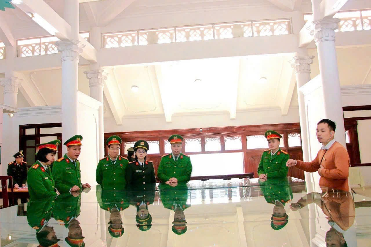 Đoàn thanh niên - Hội phụ nữ Công an phường Cầu Giấy tổ chức sinh hoạt chính trị tại địa chỉ đỏ "Nha Công an Trung ương"- Ảnh 4.