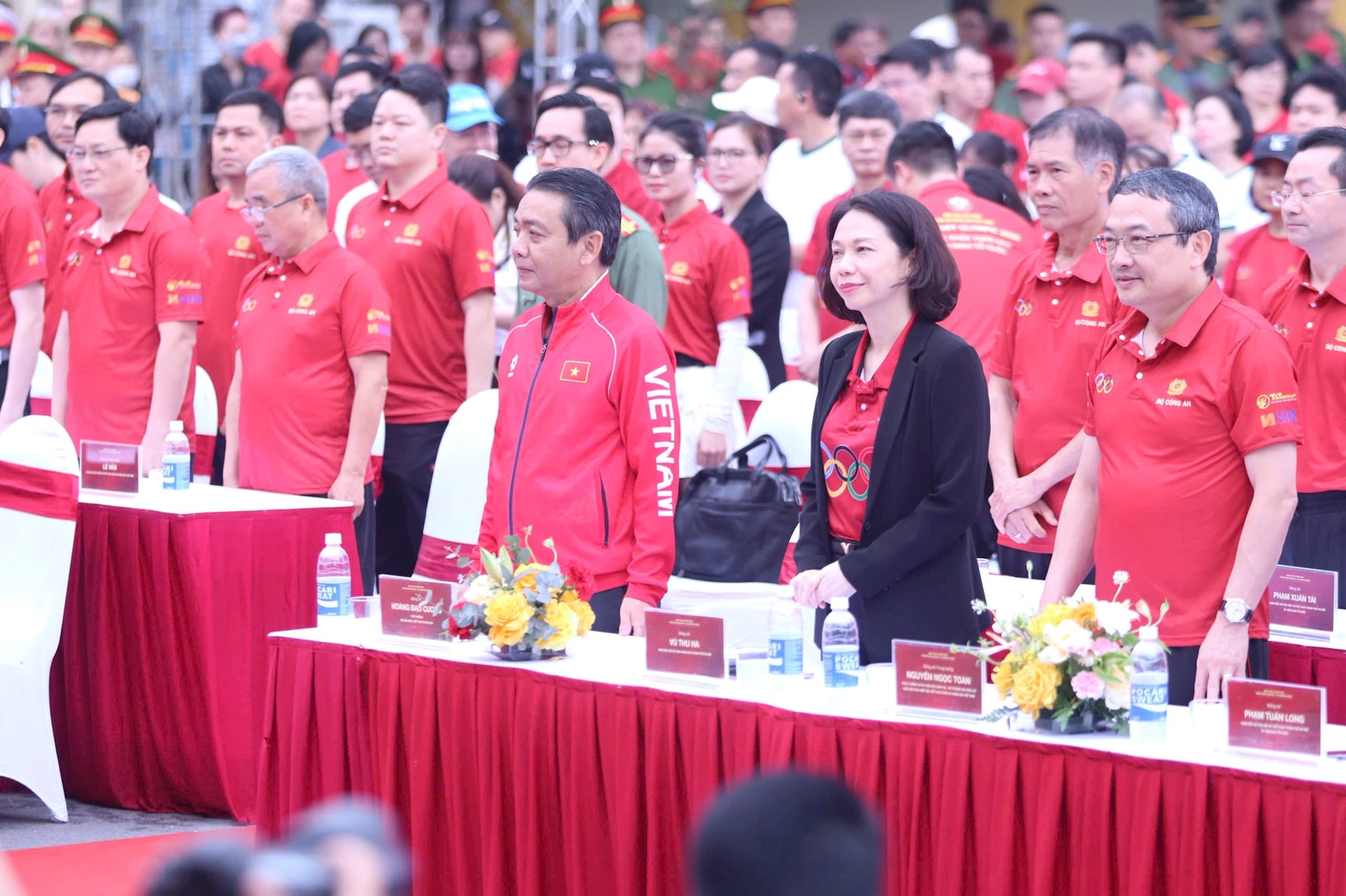 Hơn 17.000 người tham gia “Ngày chạy Olympic 2026: Vì sức khỏe toàn dân - Vì an ninh Tổ quốc”- Ảnh 2.