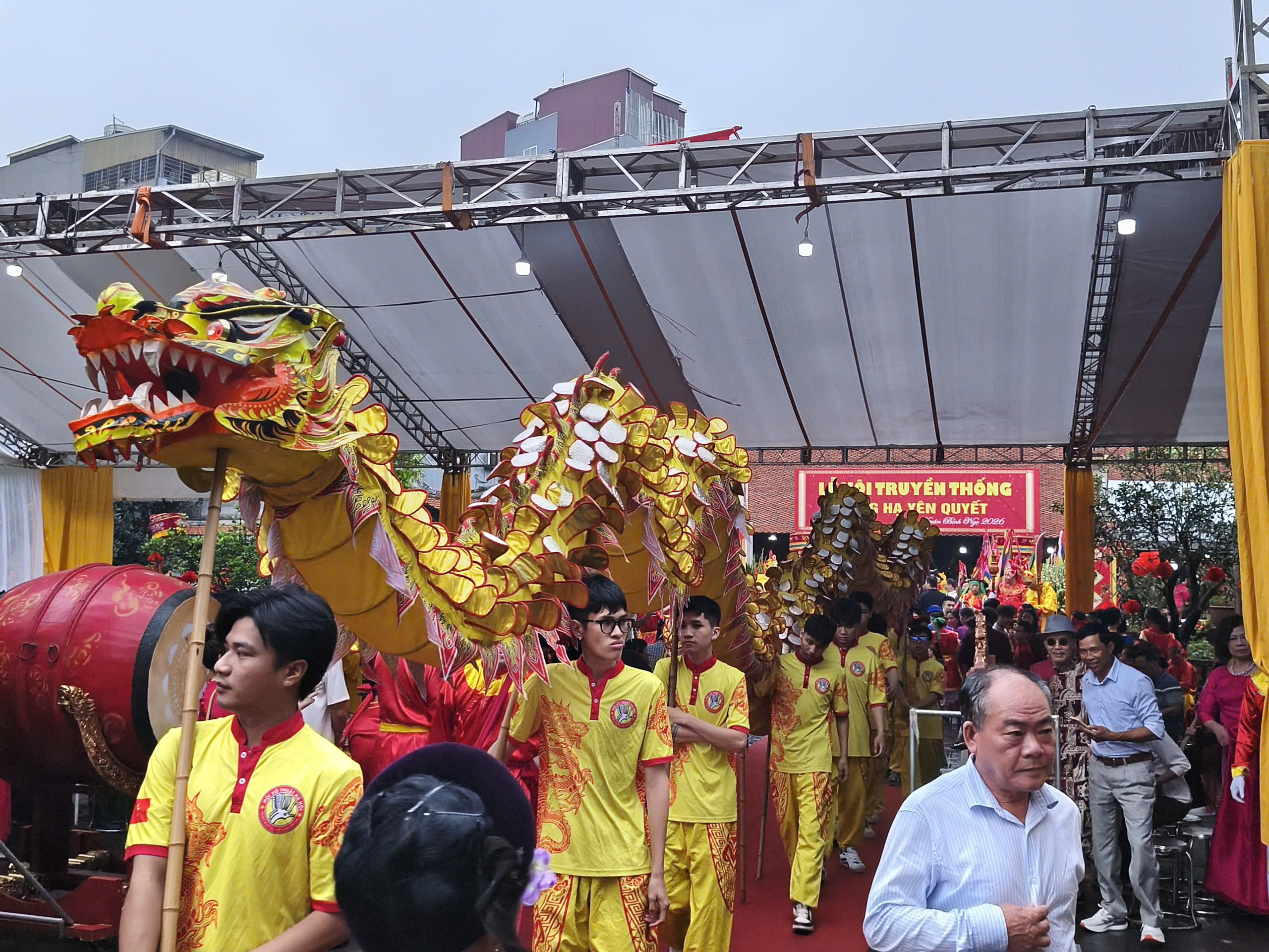 Lễ hội truyền thống làng Hạ Yên Quyết: Rộn ràng trước giờ Rước Thánh Phụng nghênh- Ảnh 2.