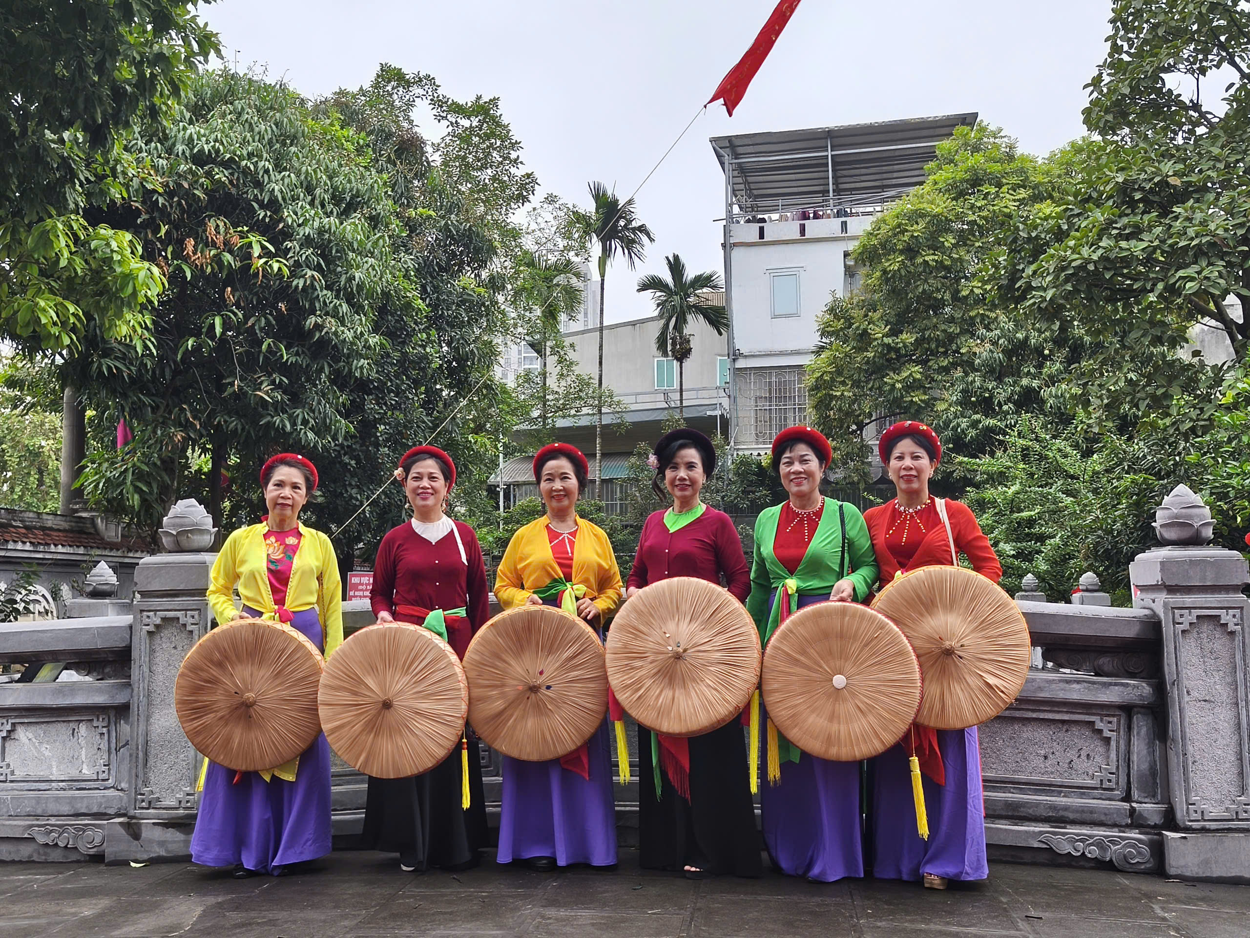 Lễ hội truyền thống làng Hạ Yên Quyết: Rộn ràng trước giờ Rước Thánh Phụng nghênh- Ảnh 9.